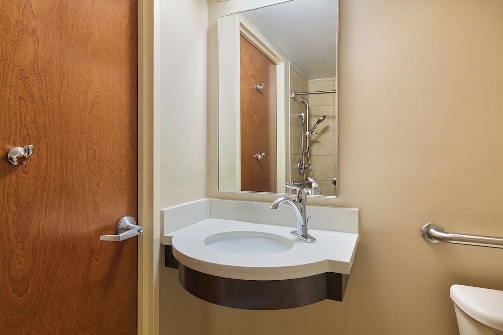 Candlewood Suites New York City-Times Square by IHG Room, 1 Queen Bed, Accessible (Roll-In Shower) 3