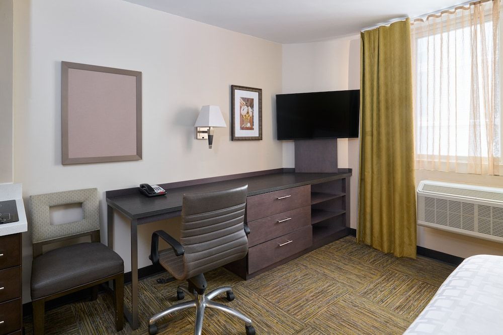 Candlewood Suites New York City-Times Square by IHG Room, 1 Queen Bed, Accessible (Roll-In Shower) 5