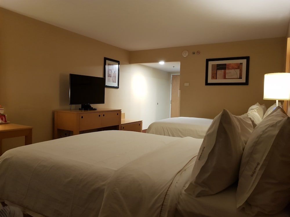 Holiday Inn Express Saltillo Zona Aeropuerto by IHG Standard Room, 2 Queen Beds 3
