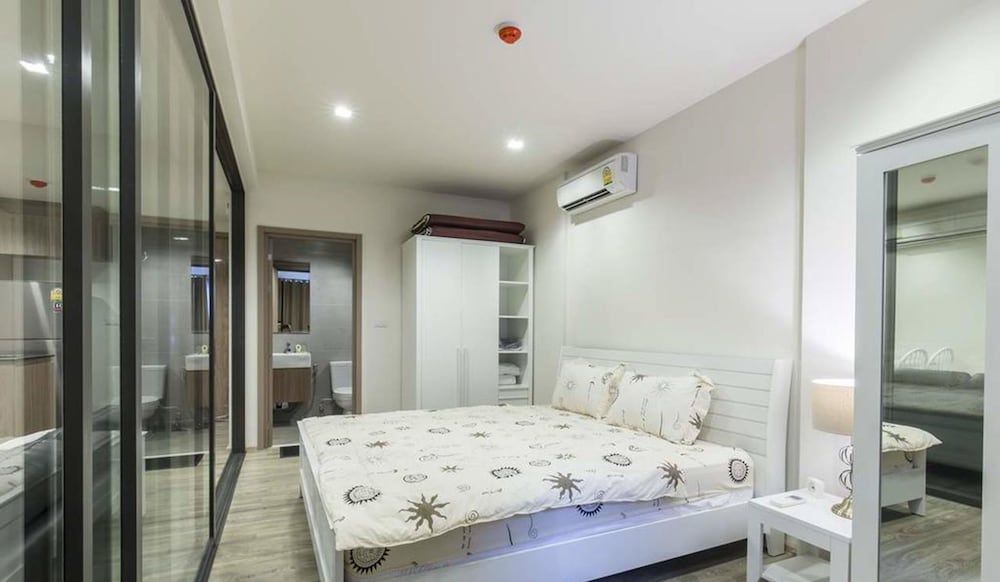1-Bedroom Condo with Pool View