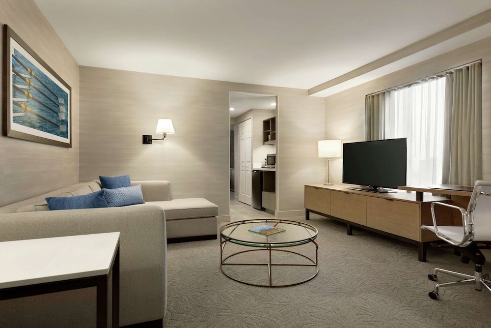 Suite, 1 King Bed, Corner (Expanded)