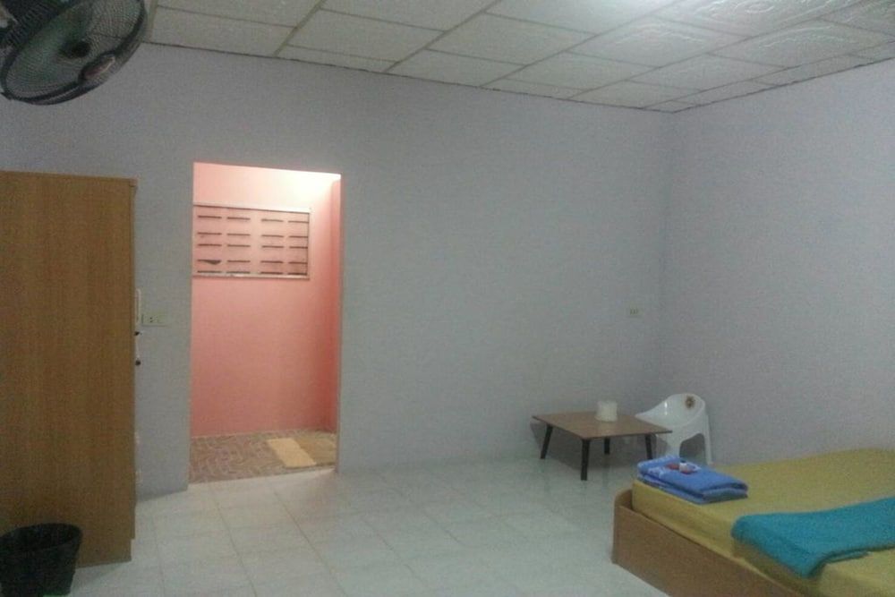 Suansuppachok Inn Standard Double Room 8