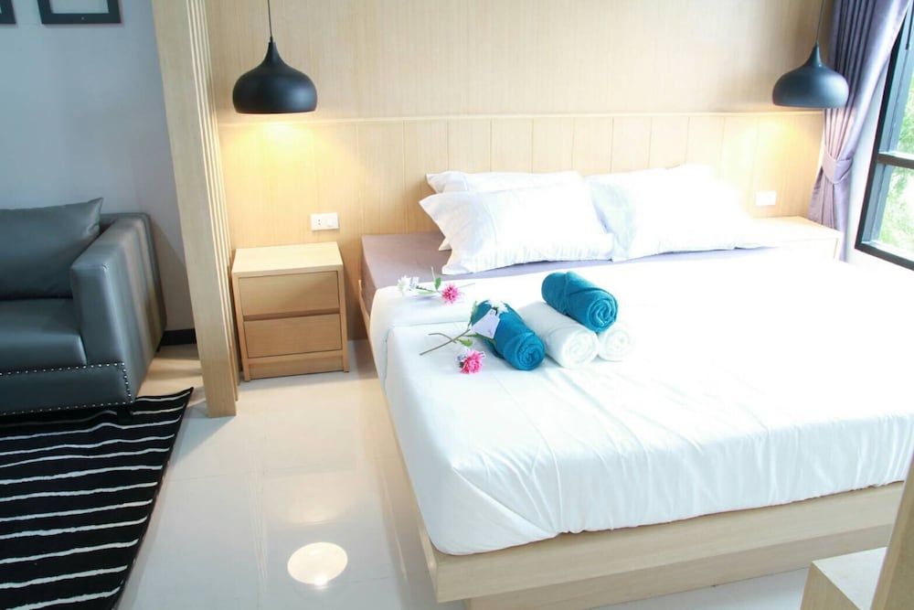 Bangkok Boutique Resort Rangsit Deluxe Triple Room 2