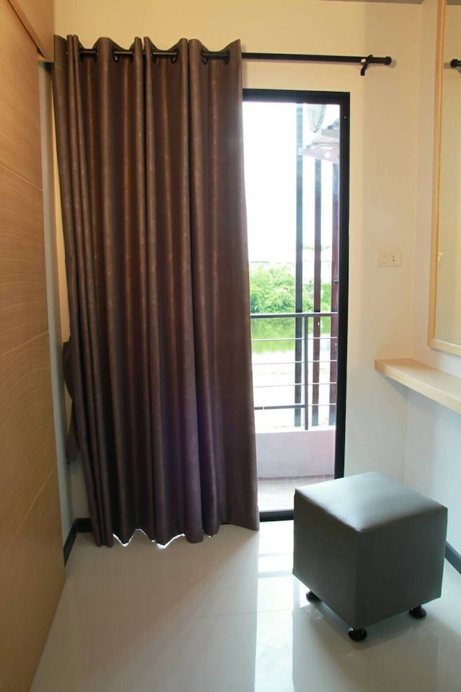 Bangkok Boutique Resort Rangsit Deluxe Twin Room 17