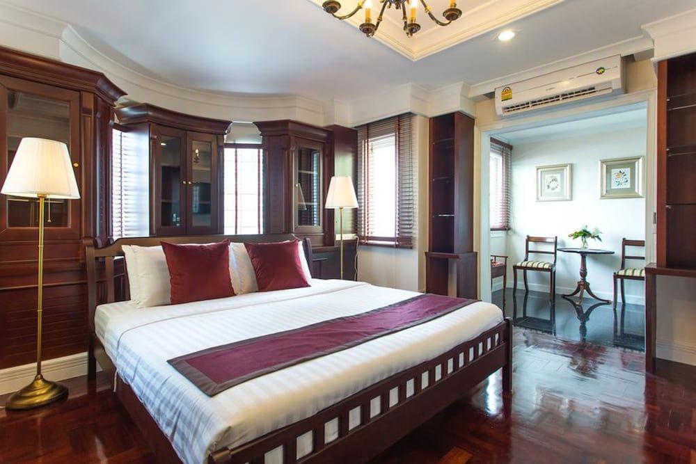 The Lek Aree Deluxe Room, 1 King Bed 4