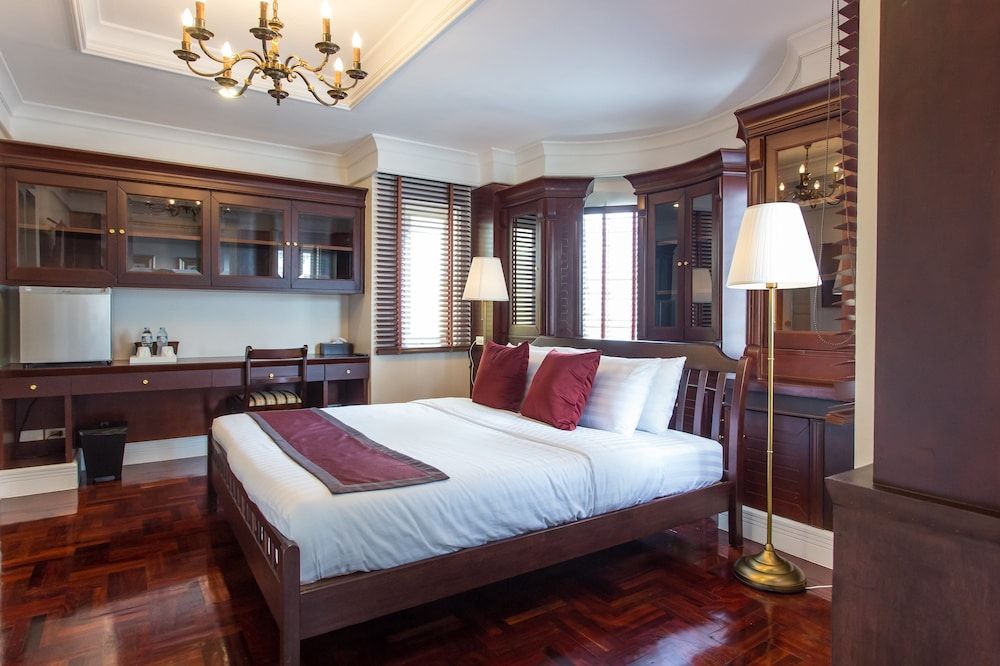 The Lek Aree Deluxe Room, 1 King Bed 2