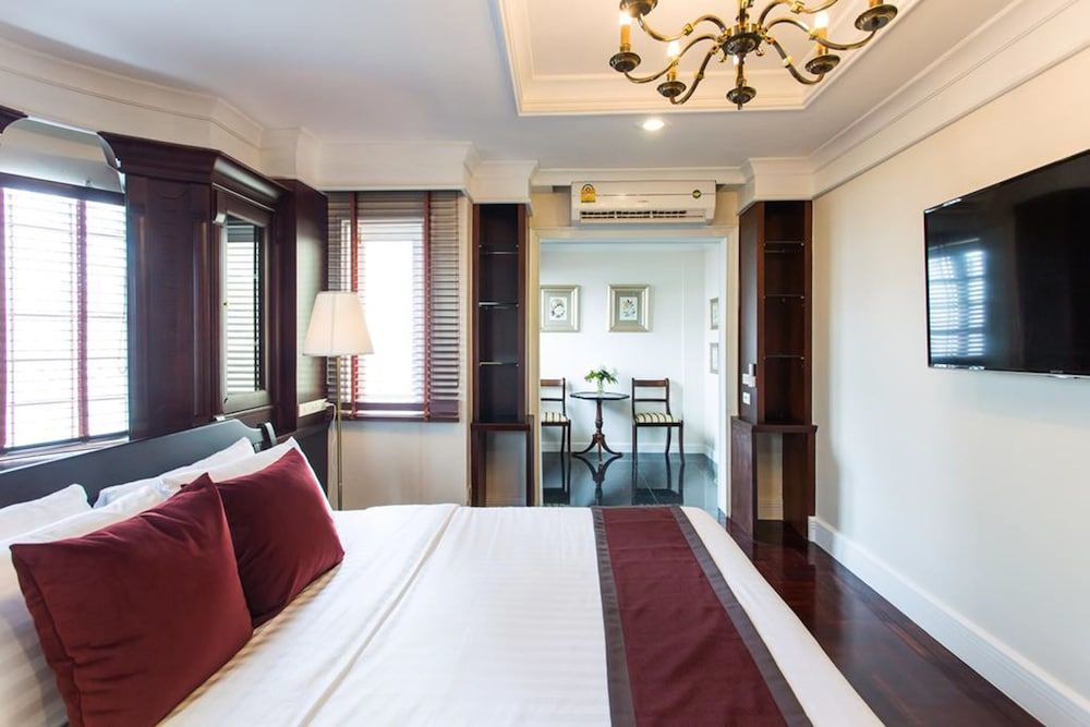The Lek Aree Deluxe Room, 1 King Bed 3
