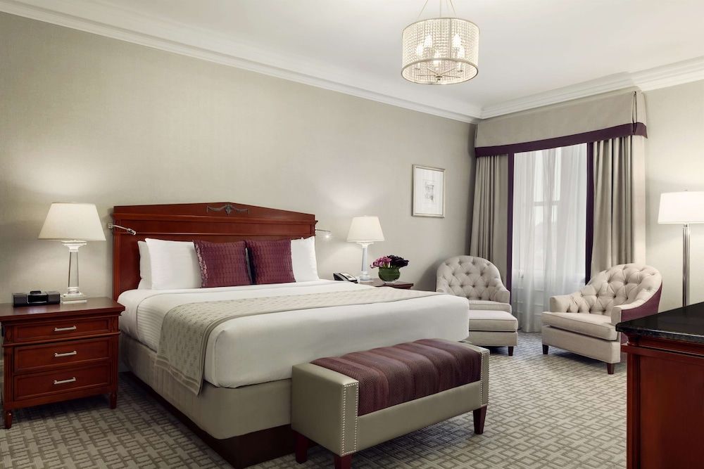 Fairmont Gold Signature Room, 1 King Bed
