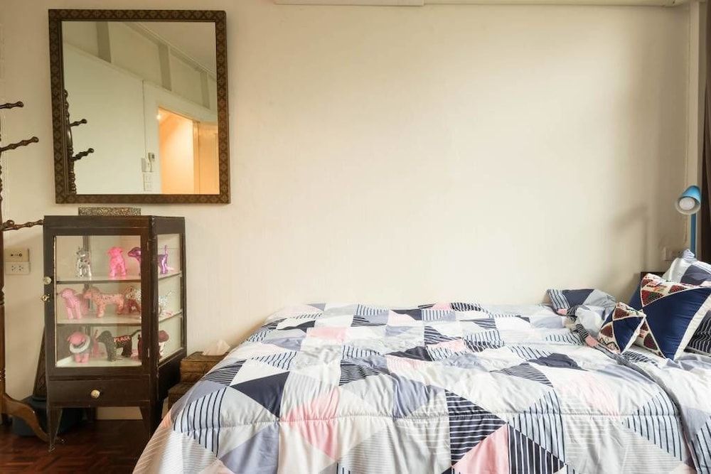 Vacation Townhome near BTS Ekamai 4-Bedroom House 13