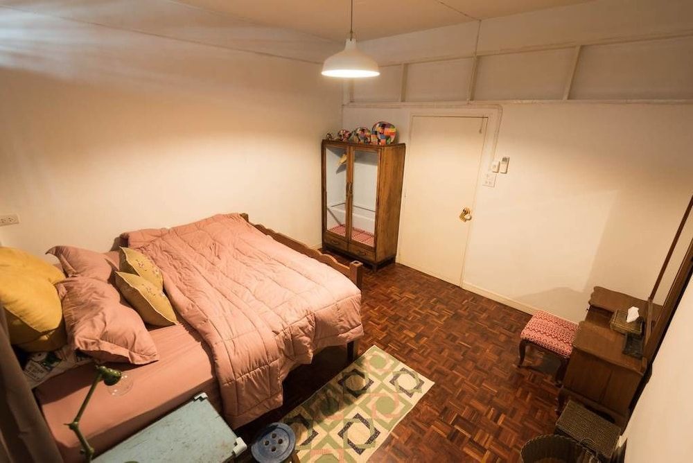 Vacation Townhome near BTS Ekamai 4-Bedroom House 16