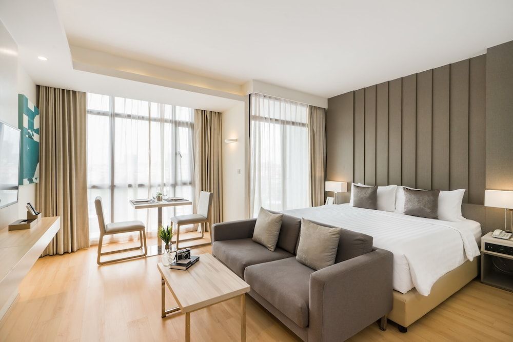 Arden Hotel and Residence Deluxe Room 2