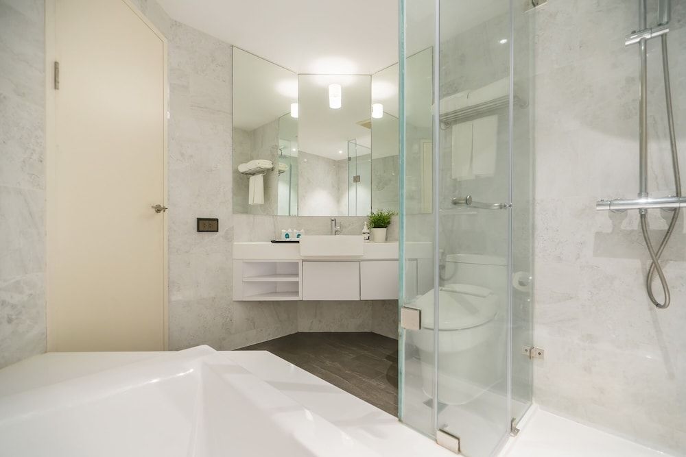 Arden Hotel and Residence Deluxe Room 12