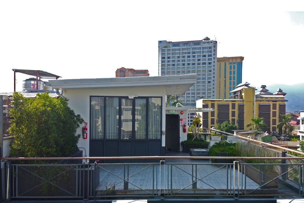 undefined Iron32 Hotel 5