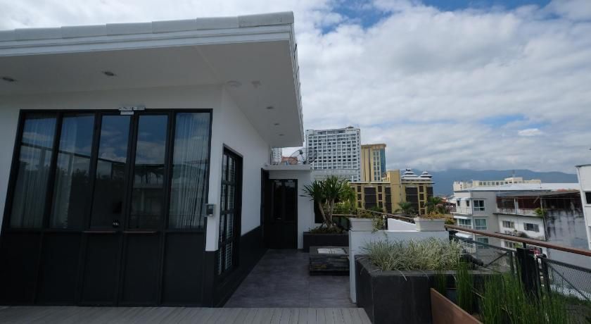 undefined Iron32 Hotel 8