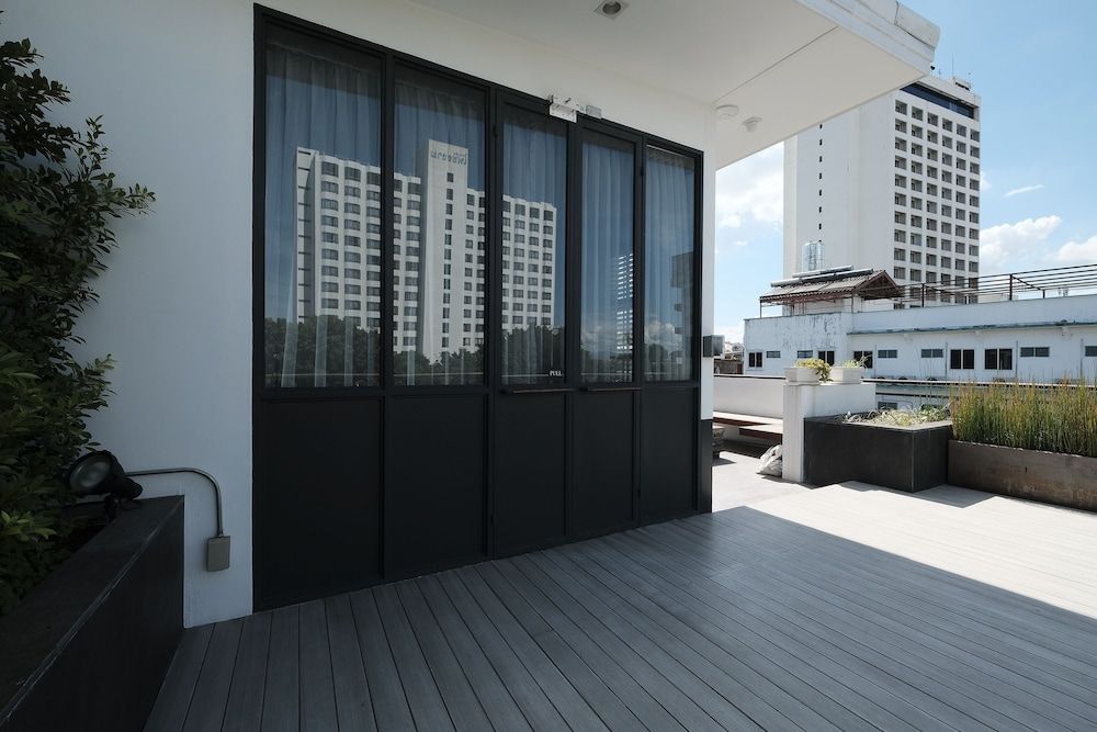 undefined Iron32 Hotel 2