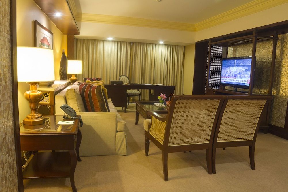 The Manila Hotel Sunrise Suite 9
