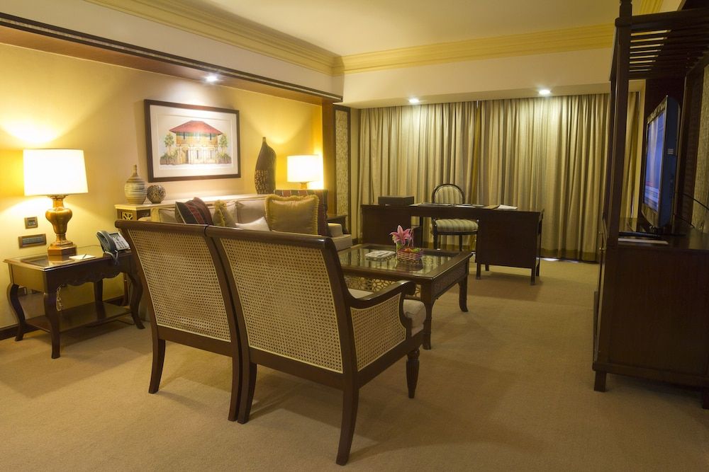 The Manila Hotel Sunrise Suite 10