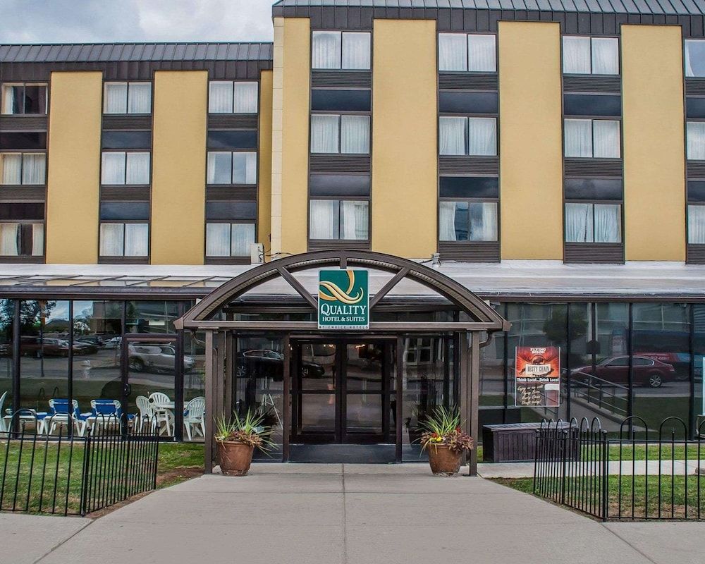 undefined Quality Hotel & Suites At The Falls 6