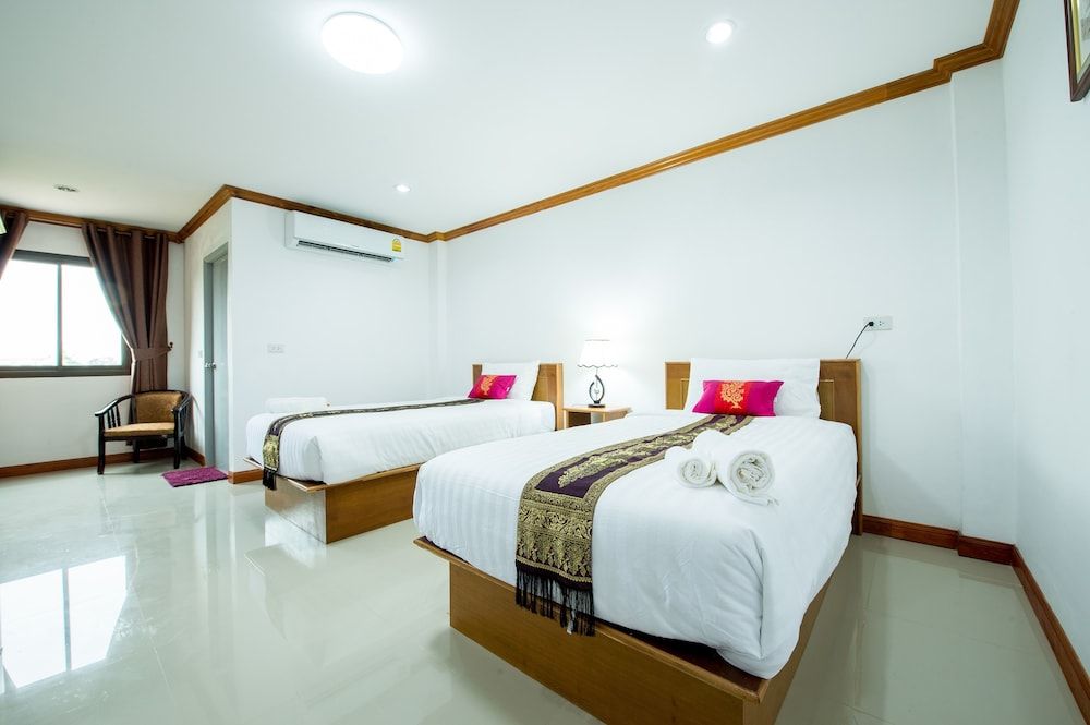 Thatphanom View Hotel Standard King Room 4