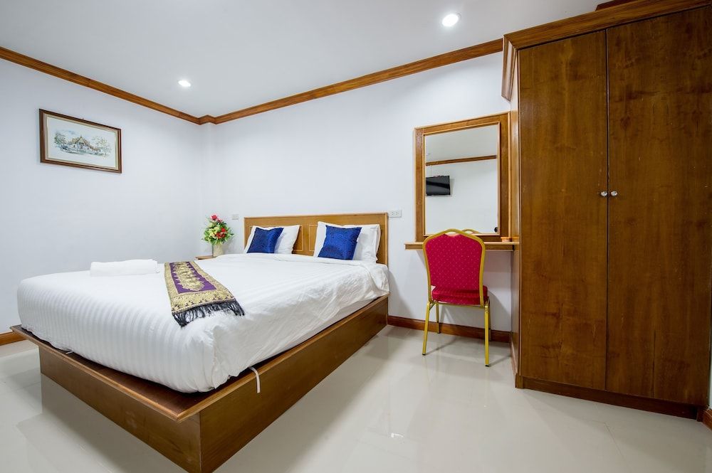 Thatphanom View Hotel Standard King Room 7