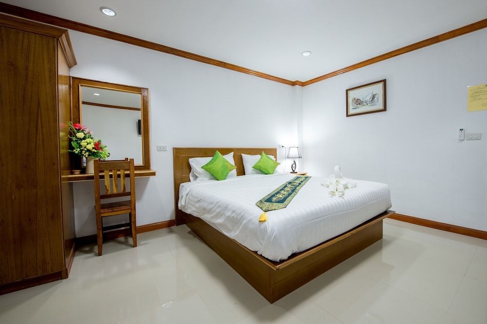 Thatphanom View Hotel Standard King Room 5