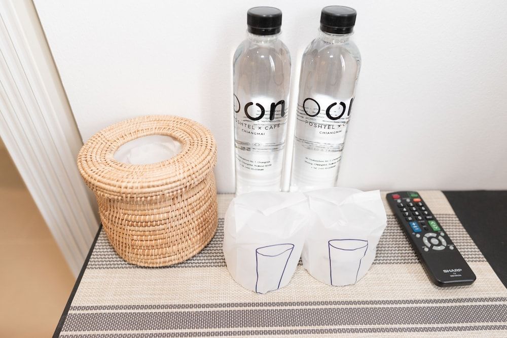 Oon Poshtel Exclusive Twin Room 11