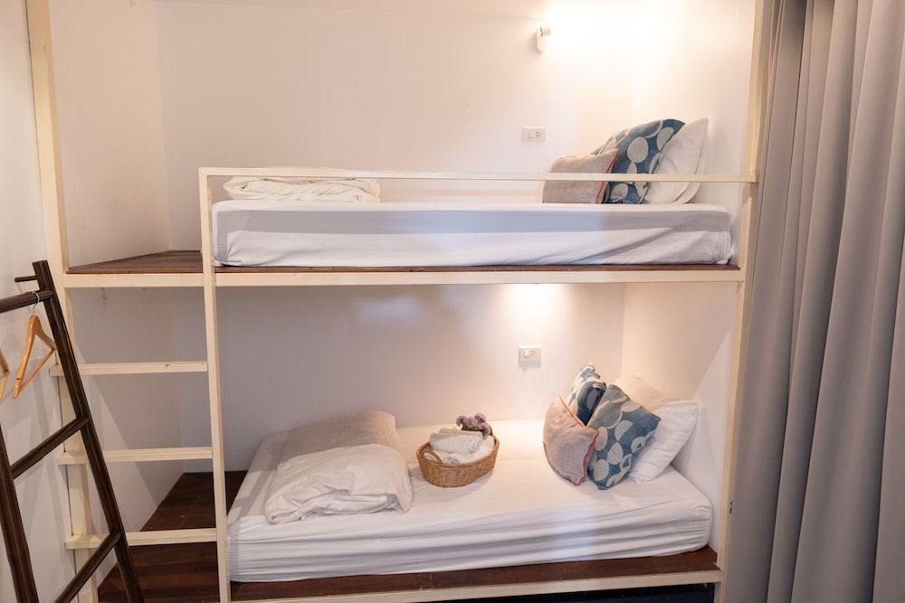 Oon Poshtel Economy Twin Room 2