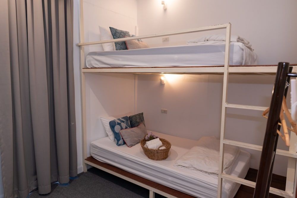 Oon Poshtel Economy Twin Room 3