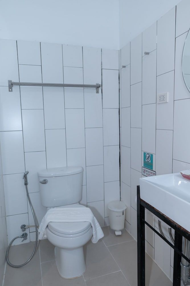 Oon Poshtel Economy Twin Room 10