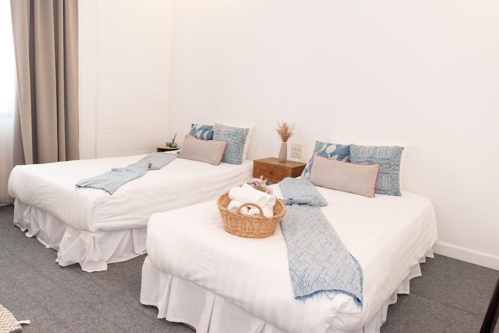 Oon Poshtel Exclusive Twin Room 5