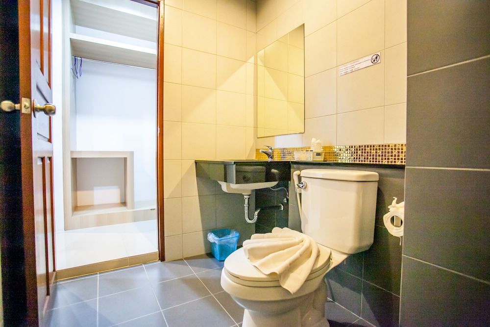 Wanarom Residence Hotel Standard Twin Room 9