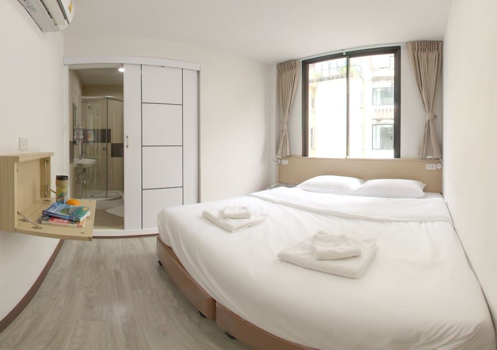 Economy Twin Room, 1 King Bed