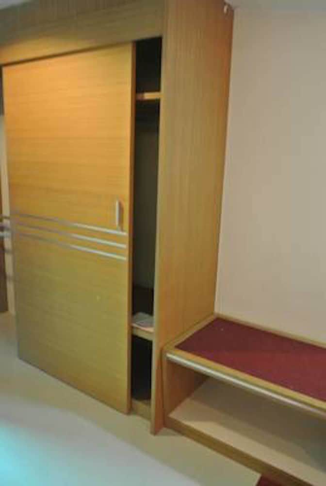 Chaikanathani Hotel Standard Twin Room 9