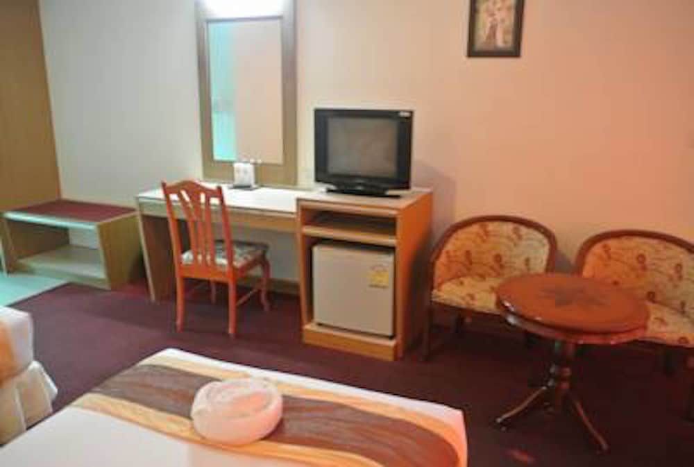 Chaikanathani Hotel Standard Twin Room 6