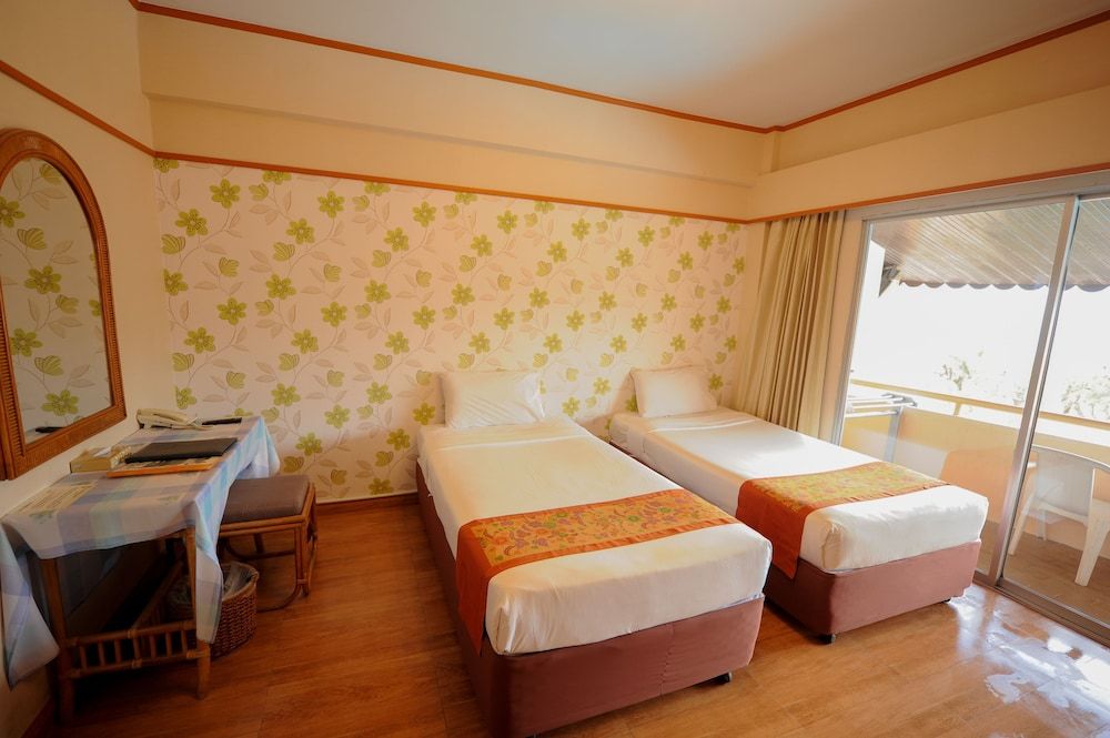 Haad Kaew Resort Standard Twin Room 2