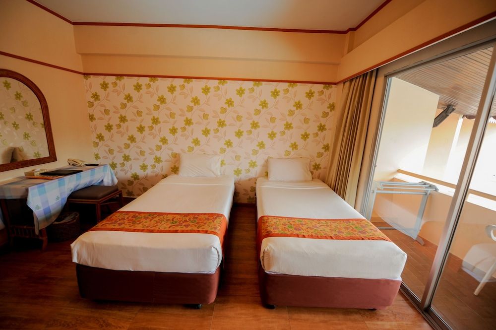 Haad Kaew Resort Standard Twin Room 4