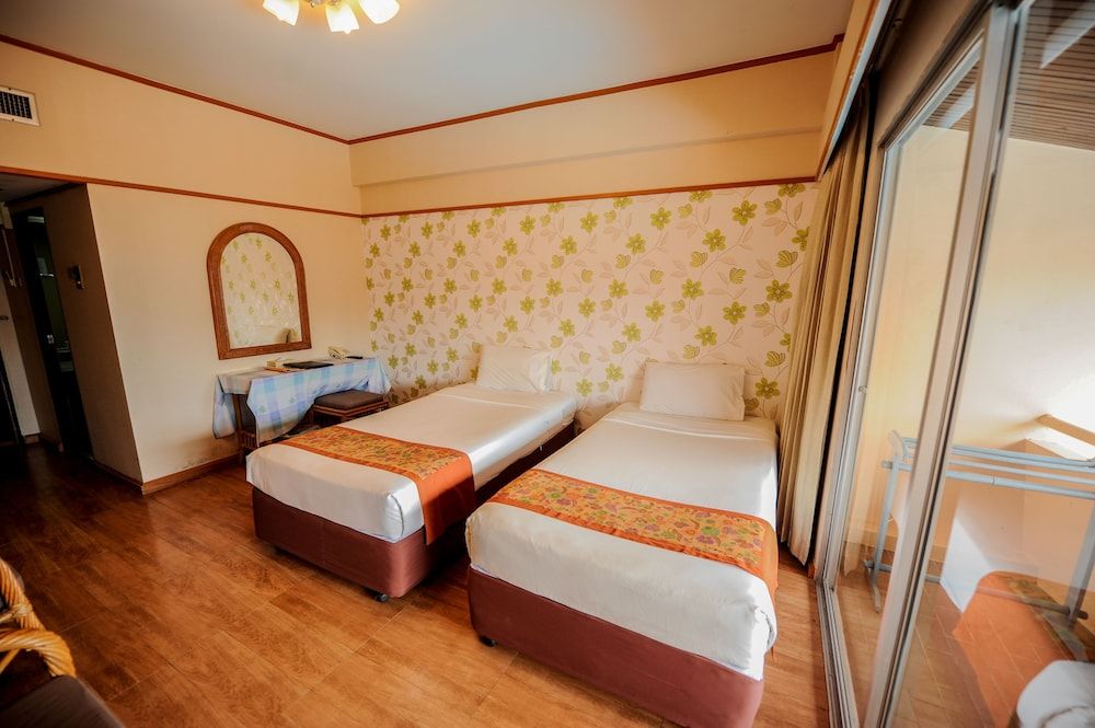 Haad Kaew Resort Standard Twin Room 3