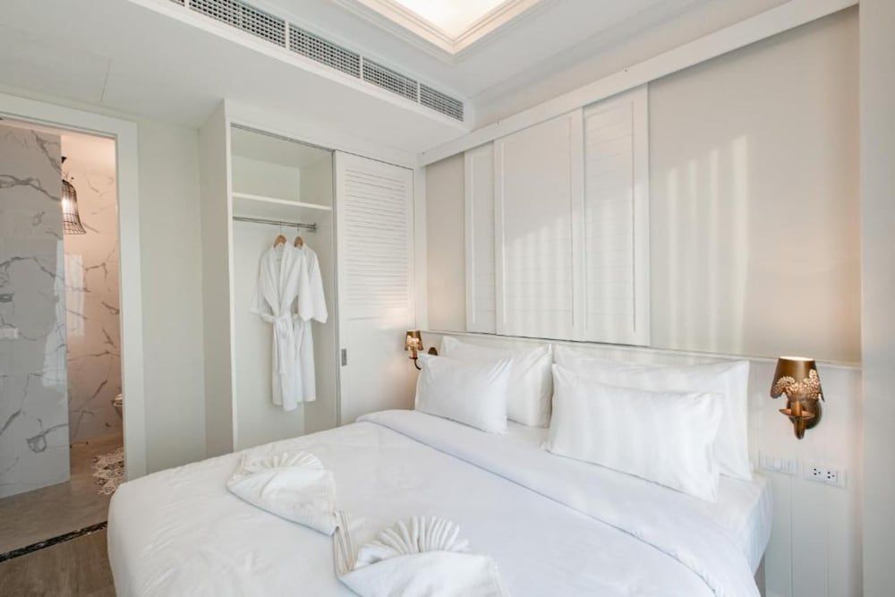 undefined Siam Tharadol 7