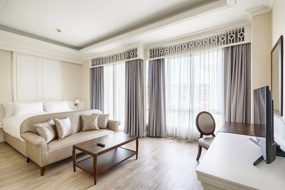 Siam Tharadol Premier Room, 1 King Bed 2