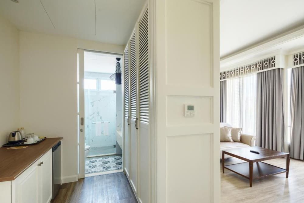 Siam Tharadol Premier Room, 1 King Bed 13