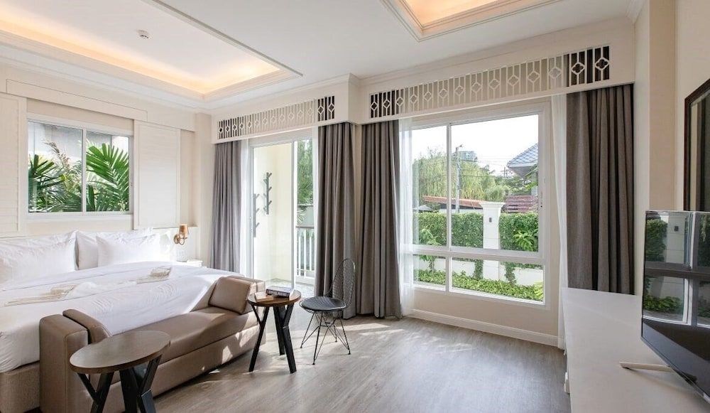 Siam Tharadol Premier Room, 1 King Bed 3