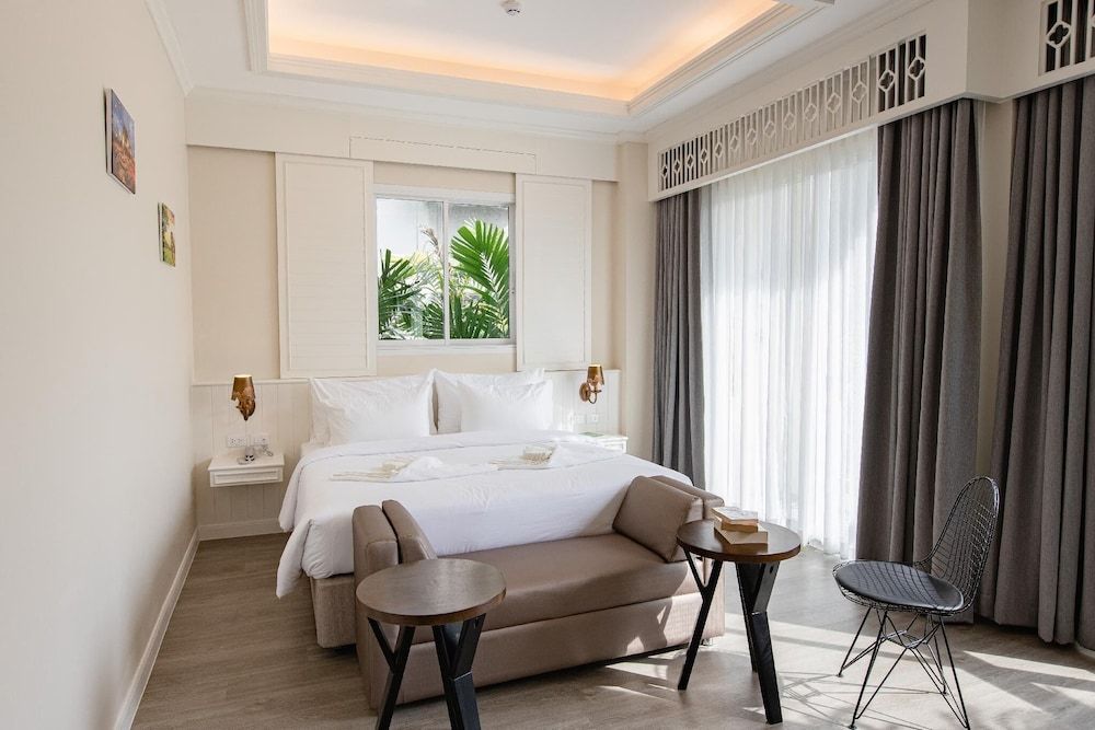 Siam Tharadol Premier Room, 1 King Bed 5