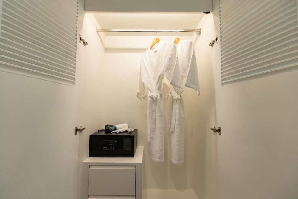 Siam Tharadol Premier Room, 1 King Bed 8