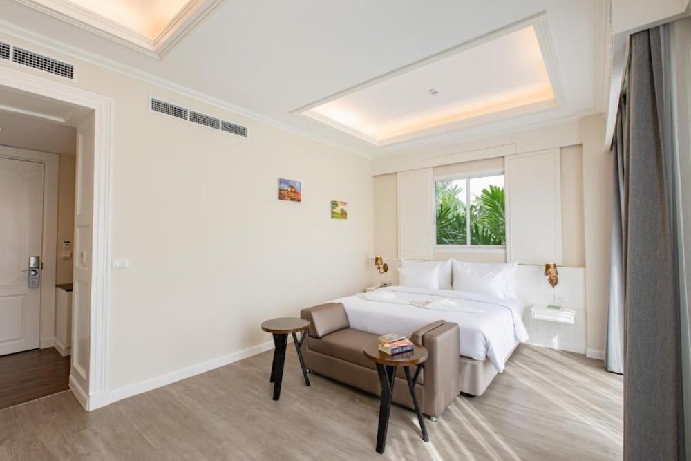 Siam Tharadol Premier Room, 1 King Bed 4