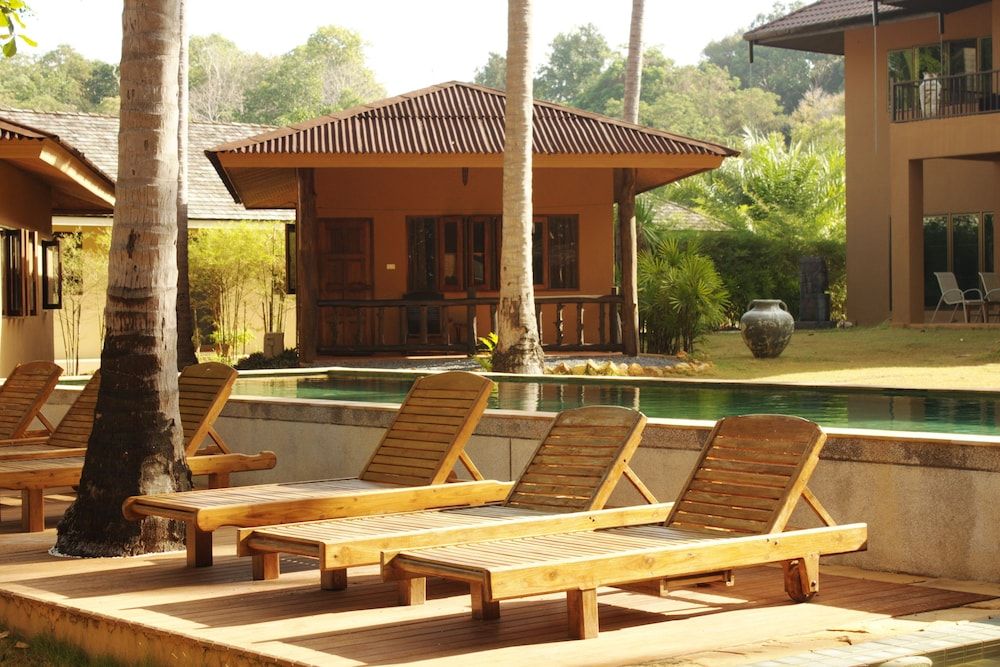 undefined Melina's Beach Front Bungalow 7