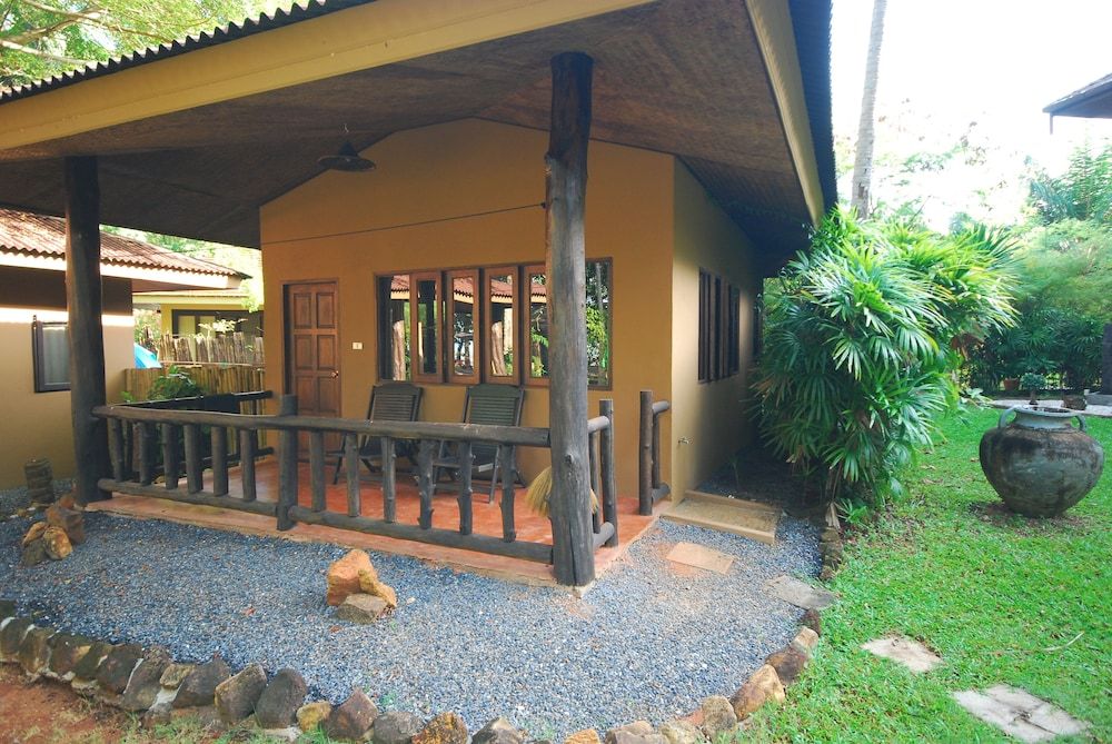 undefined Melina's Beach Front Bungalow 3