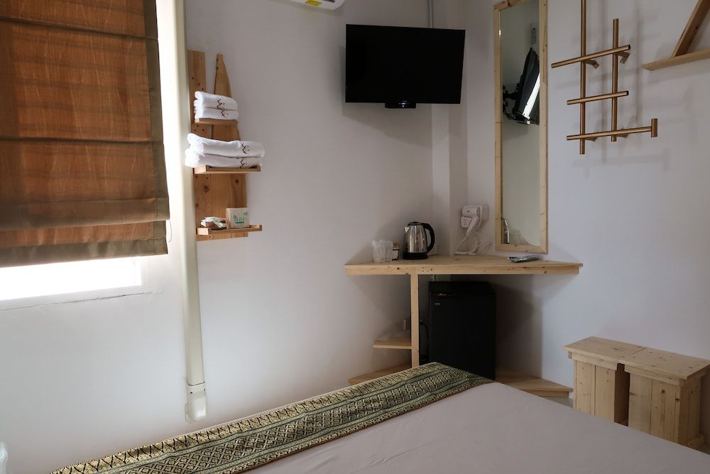 Baan URT Suratthani Airport Hotel Standard Double Room 6