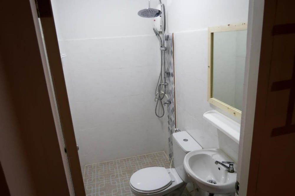 Baan URT Suratthani Airport Hotel Standard Double Room 5