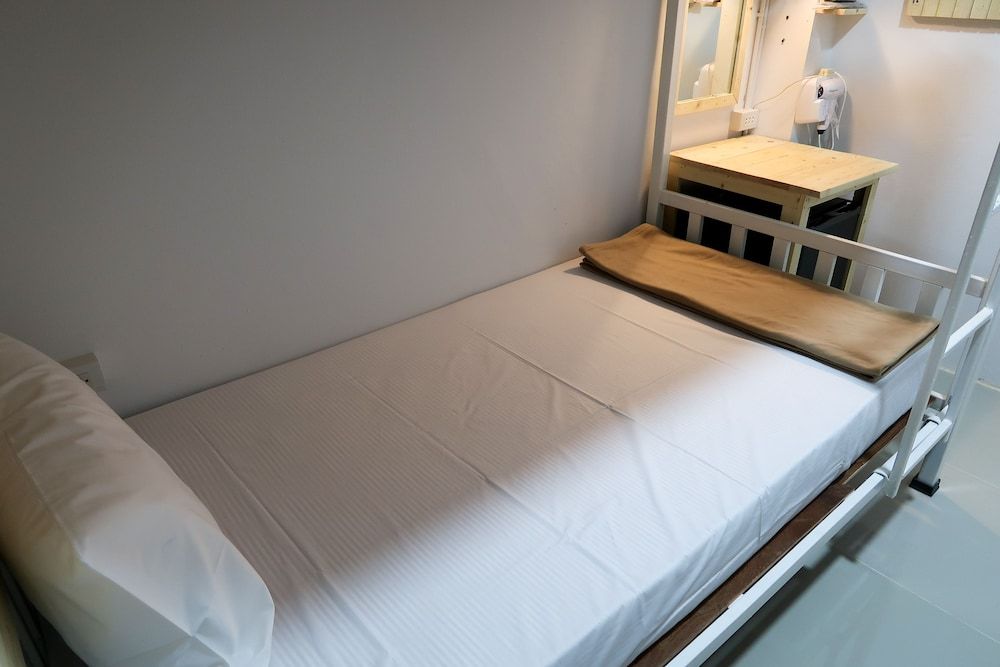 Baan URT Suratthani Airport Hotel Shared Dormitory, Mixed Dorm 3