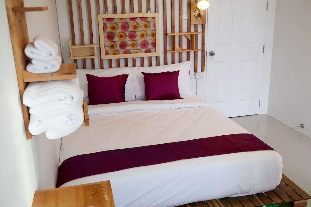 Baan URT Suratthani Airport Hotel Double Room, Balcony 3